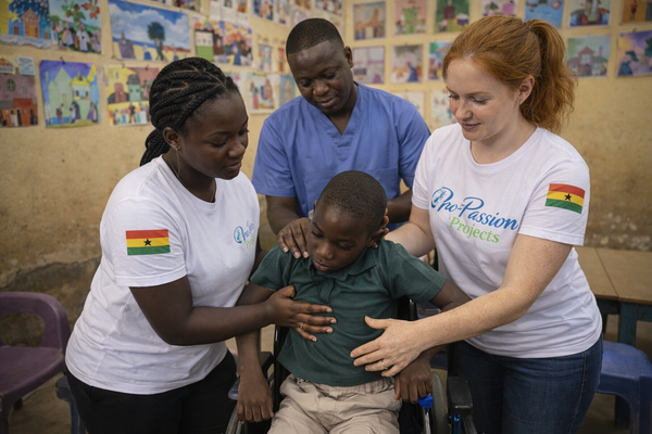 Volunteers with a Physical Therapy student at New Horizon with Pro-Passion Projects