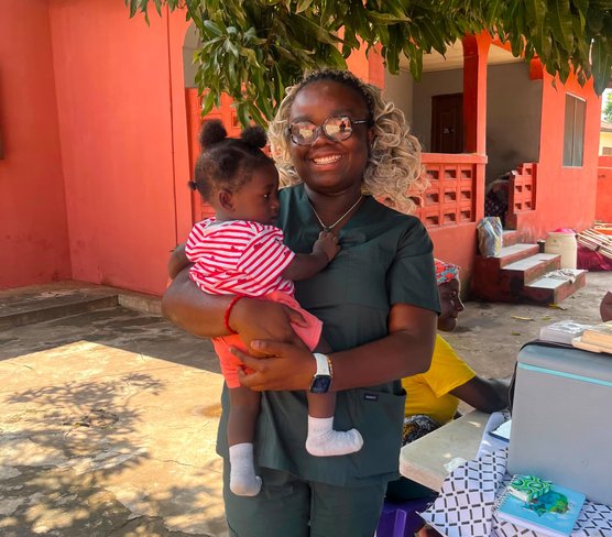 Marieanna from USA during her public health internship in La with Pro-Passion Projects