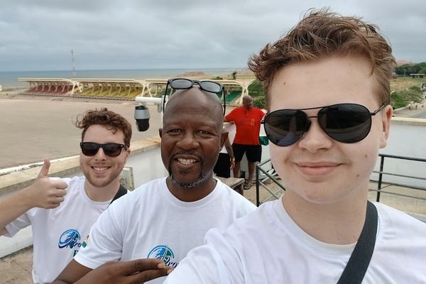 Tour Accra with Ian and James, independence square